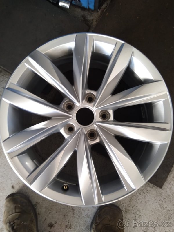 VOLKSWAGEN MULTIVAN KOUPIM ALU KOLA 17, 18