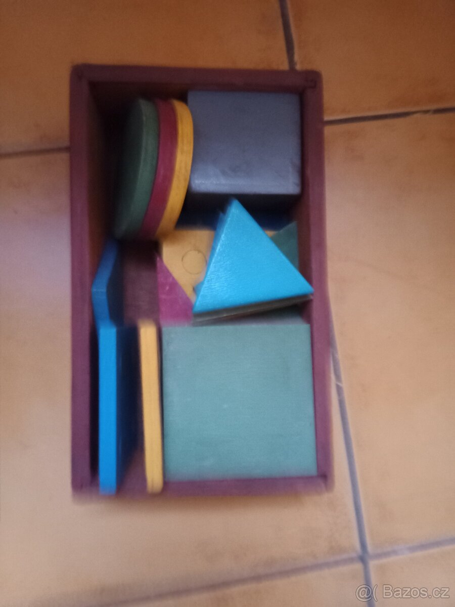 Prodám geometrické pomůcky dřevěné za 70 Kč