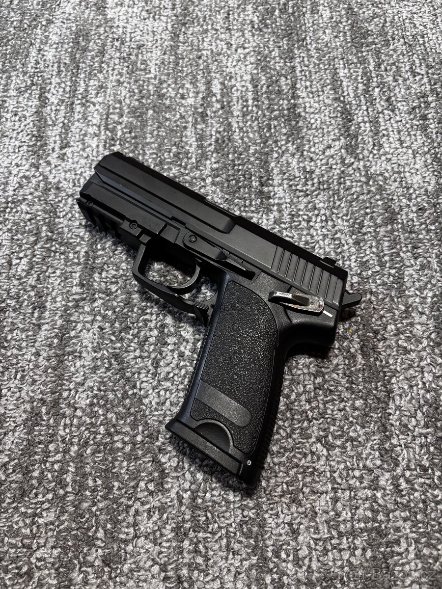 Prodám elektrickou airsoftovou zbraň