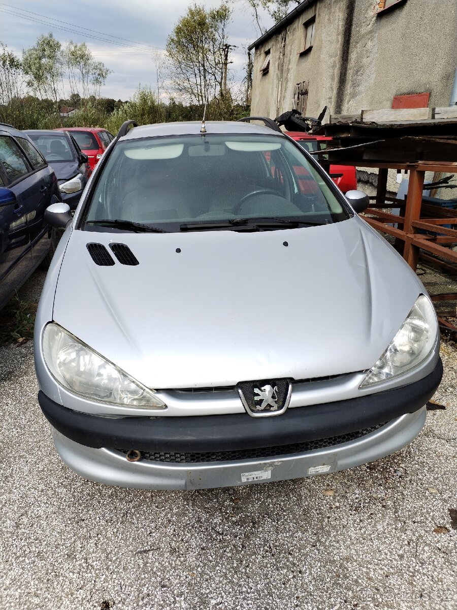 Prodám díly Peugeot 206