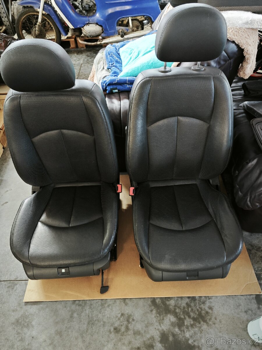 Sedačky Mercedes W211