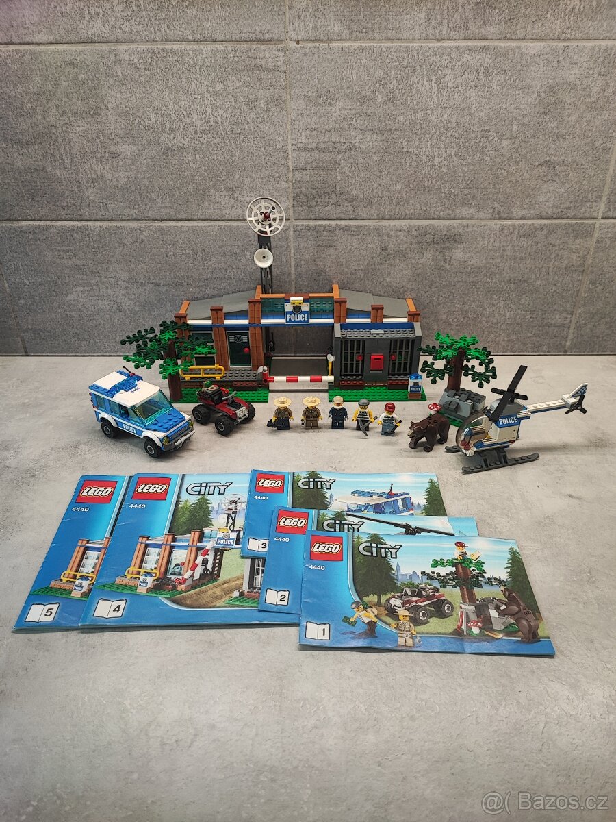Lego City 4440 - Stanice Lesní Policie