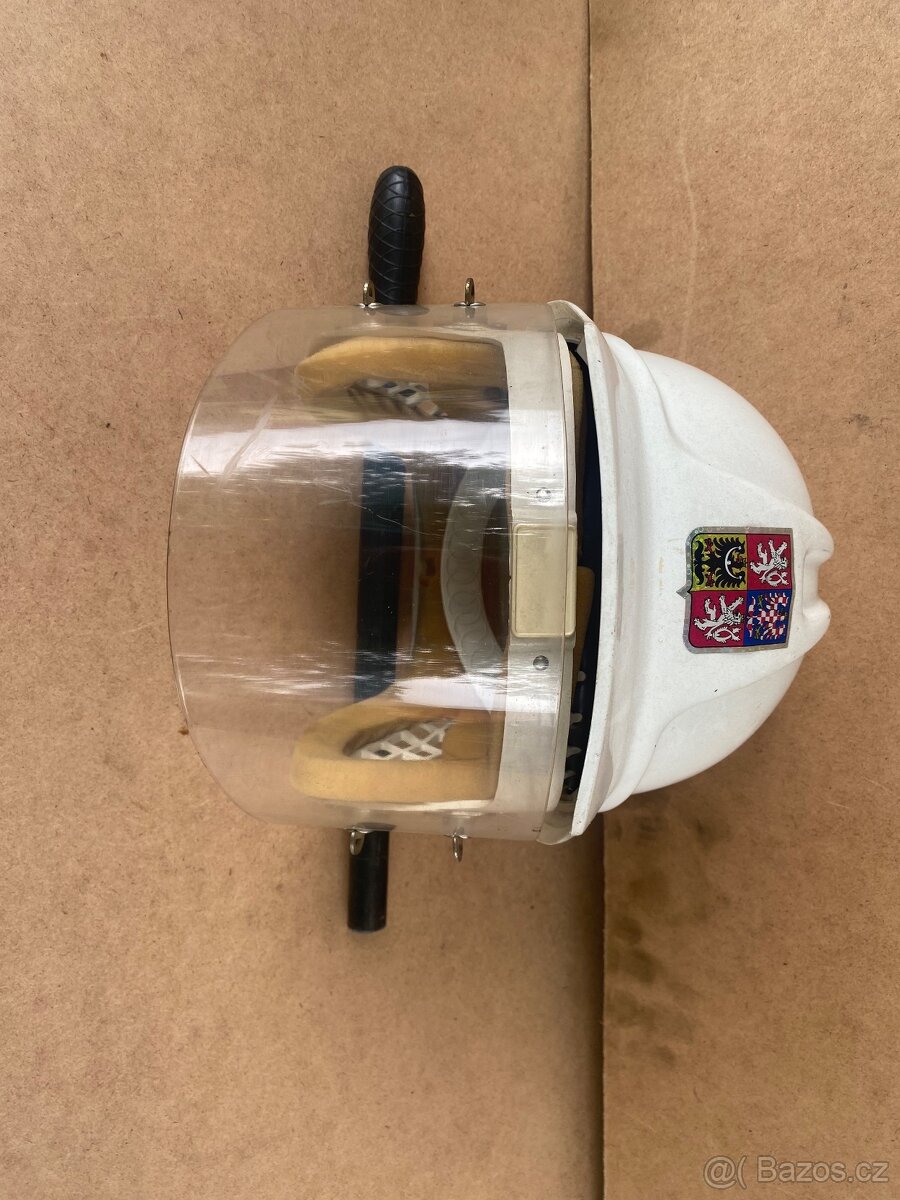 Helma přilba zásahových jednotek snb,vb,policie,obušek