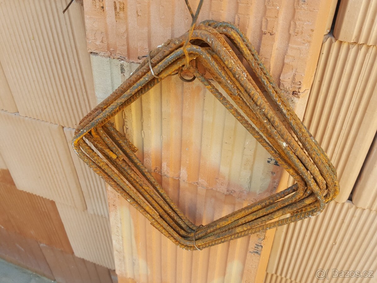 Třmínky 200x200mm průměr 6mm - výztuž věnce, základů