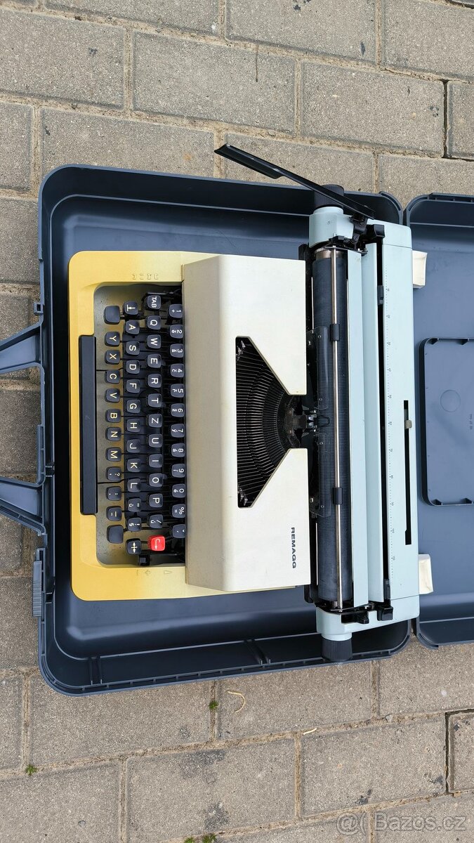 Prodám psací stroj