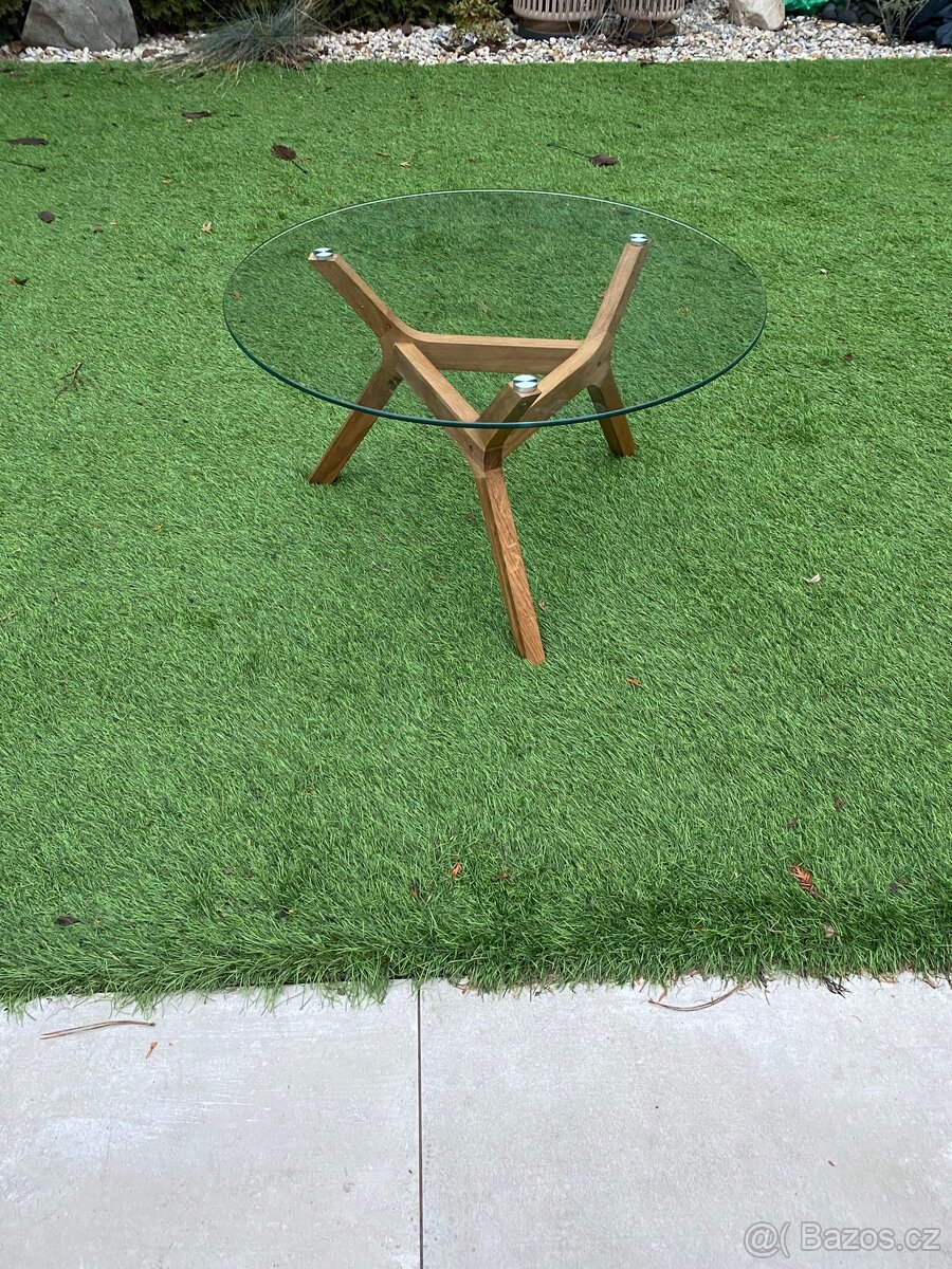 Konferencni stul nove