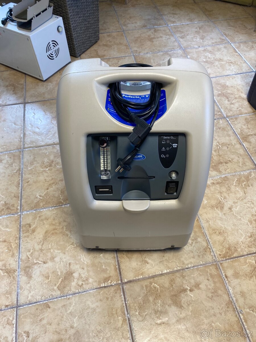 Kyslíkový přístroj - oxygenerátor Invacare Perfecto 2