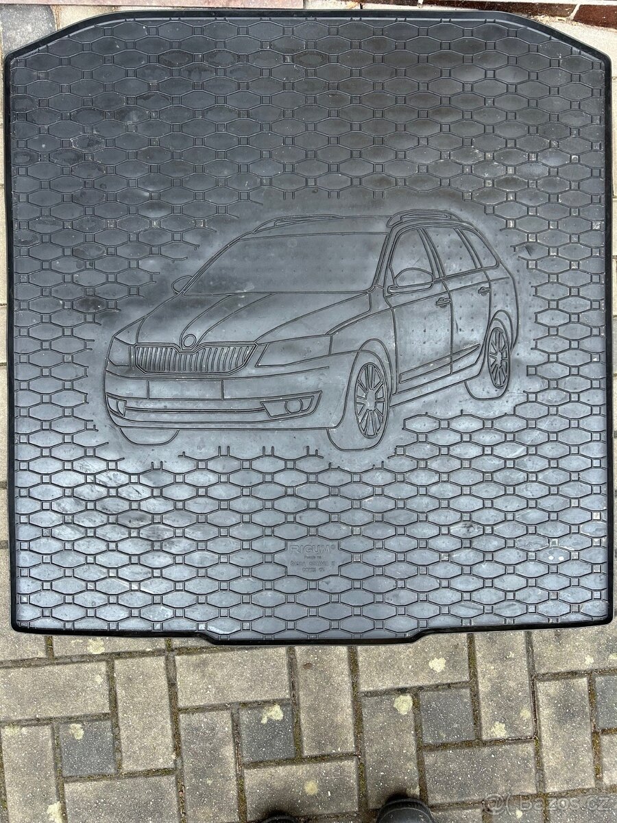 gumová vana do kufru Octavia III combi