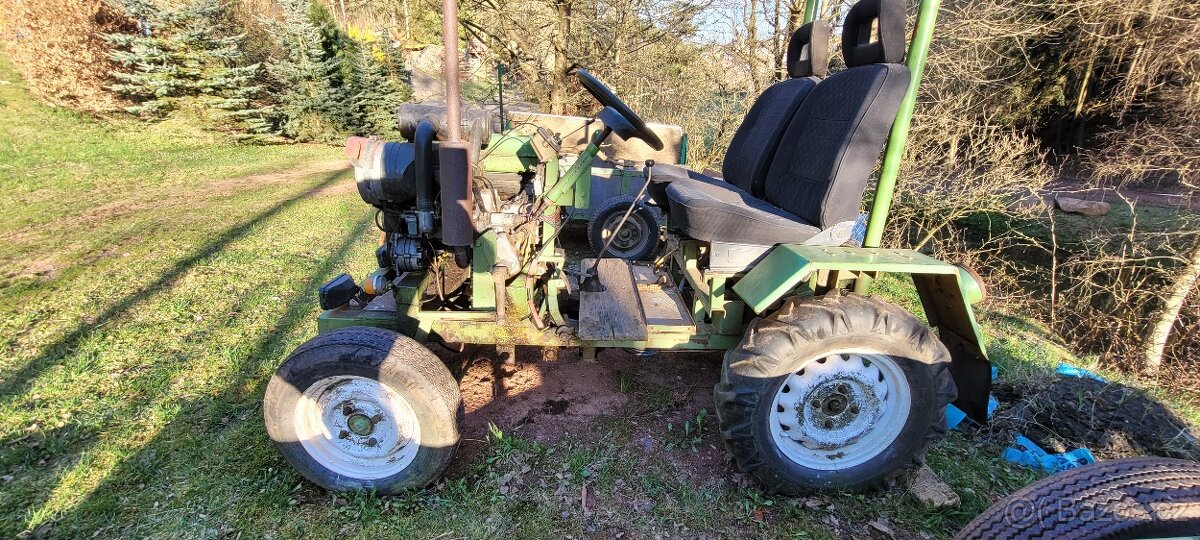 Prodám traktůrek s hydraulickou károu.