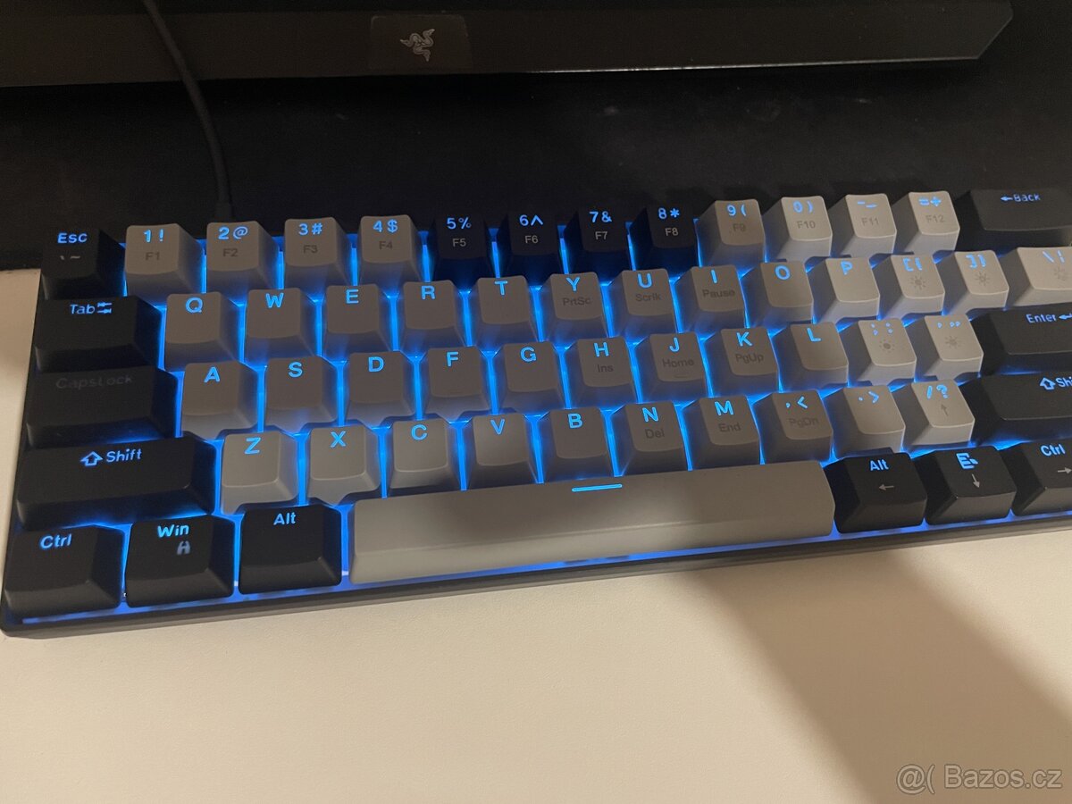 Mechanická klávesnice 60% us layout