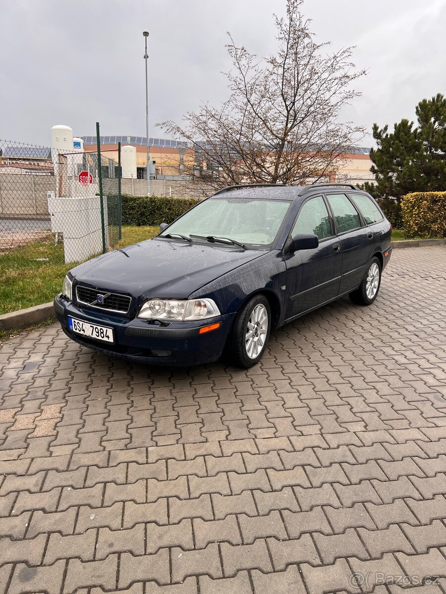 Volvo v40