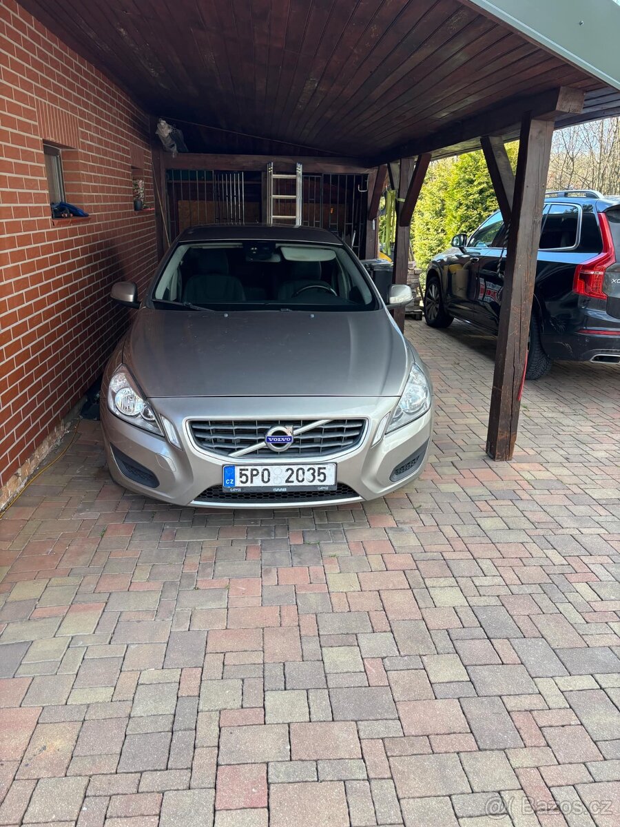 Volvo v60 AWD 158kw