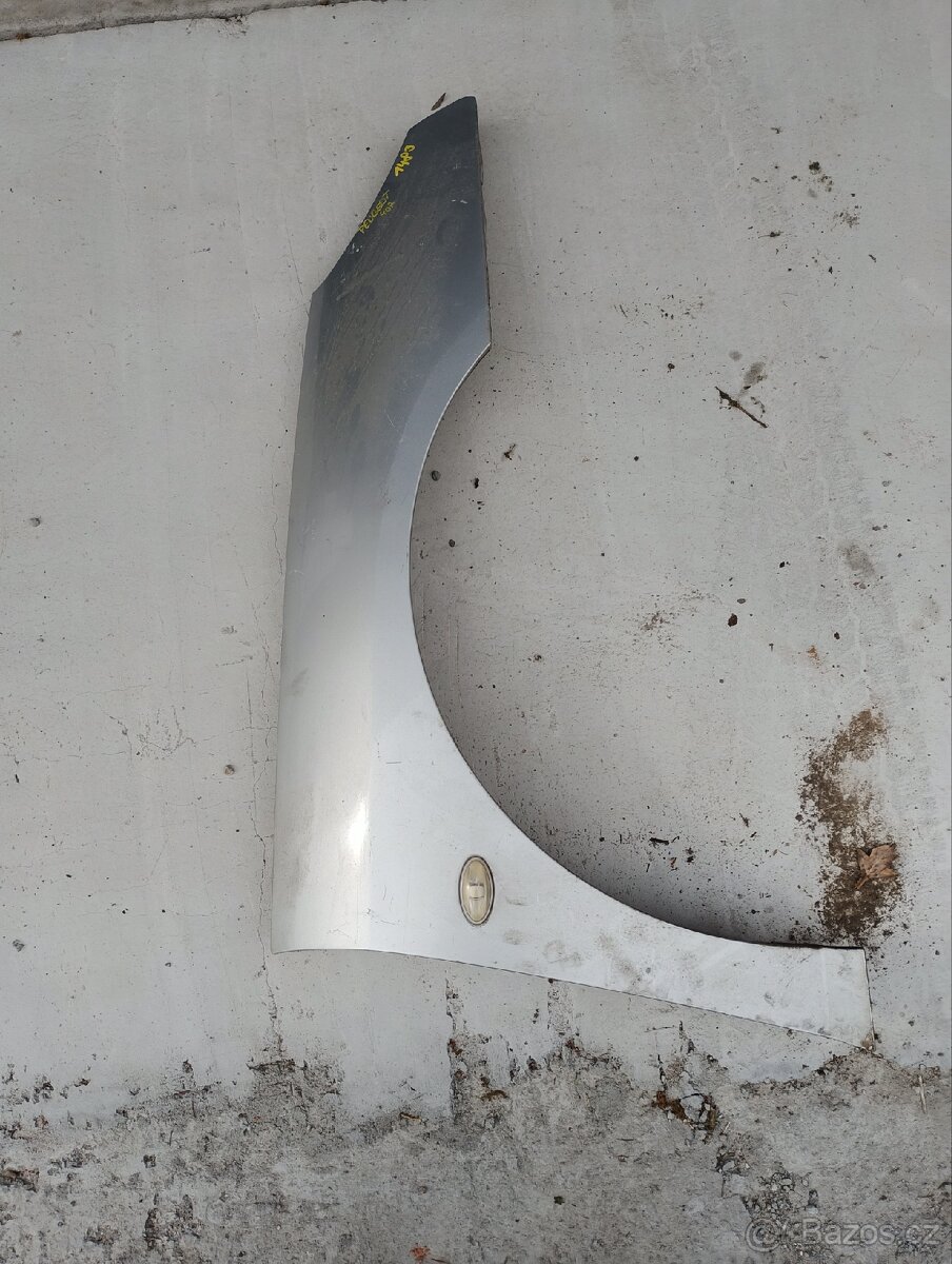 Přední blatník Peugeot 407 (Díl na lak)