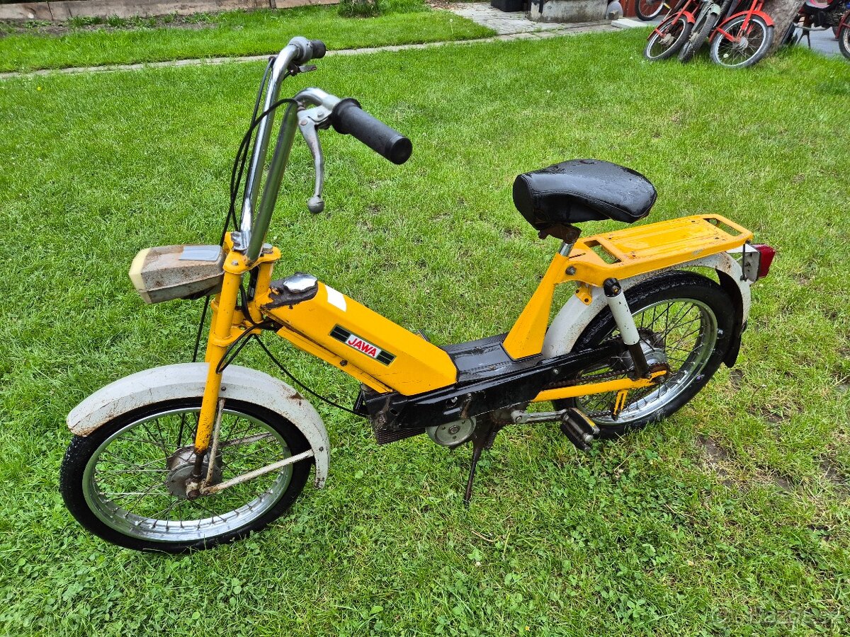 Babetta 207 s kartičkou, žlutá origo, s krytem pod nádrž 7.