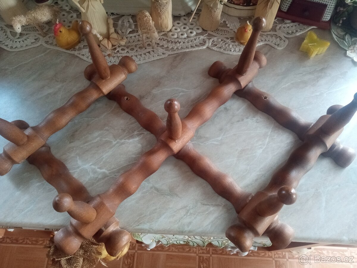 Dřevěný věšák