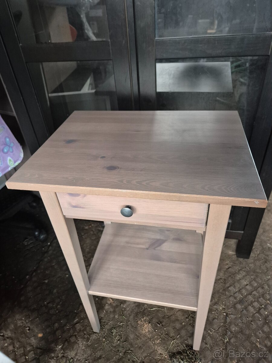 Noční stolky ikea hemnes