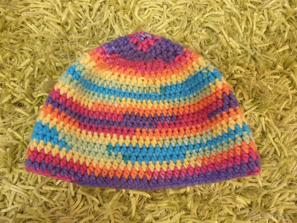 Háčkovaná čepice, barevná - obvod 52cm
