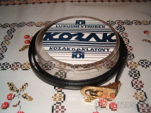 Retro pásek, natáčky, brýle, voňavka, mýdla, taštička