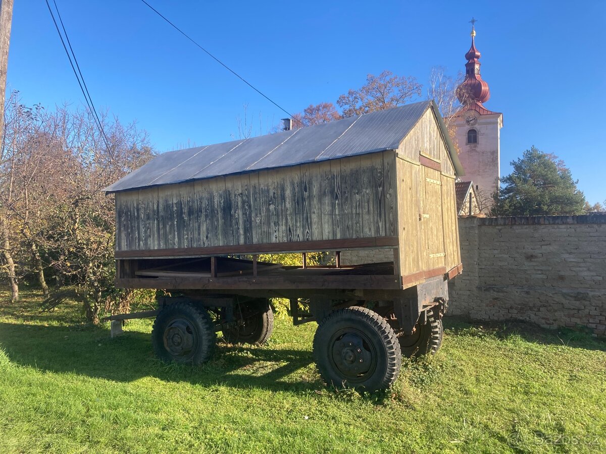 Včelín, vlečka,zahradní domek.