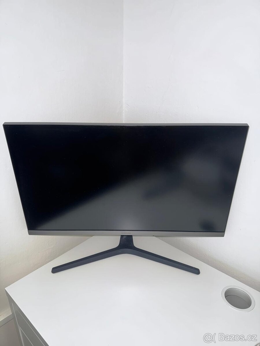 Samsung 27" 4K IPS monitor – skvělý stav