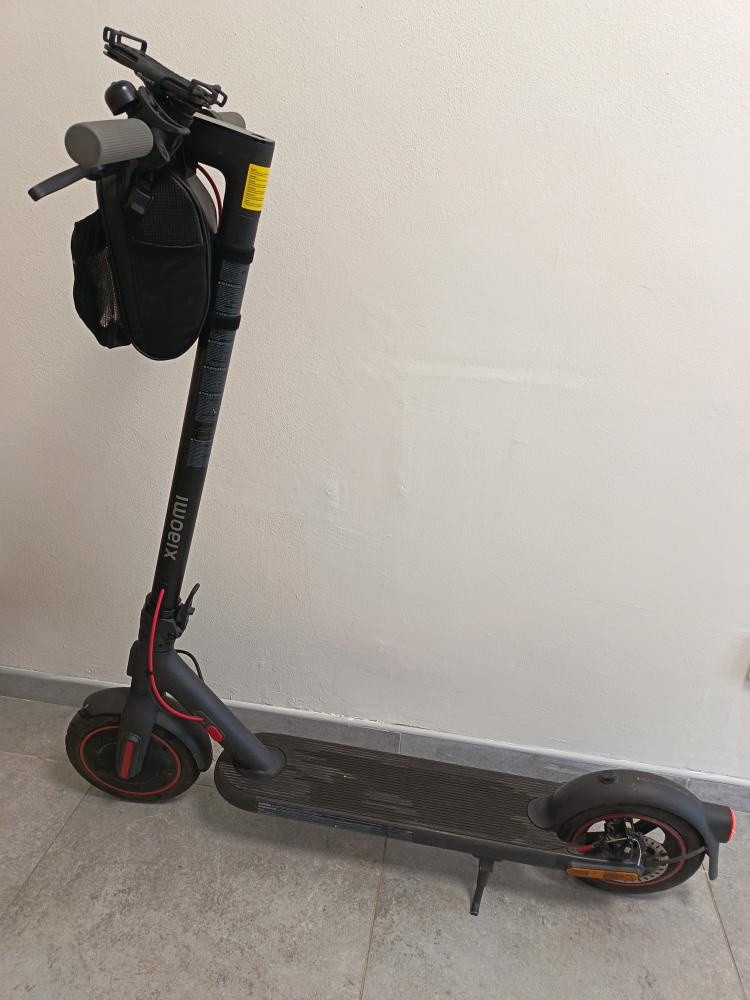 Elektro koloběžka Xiaomi Scooter 4 Pro záruka 8/2026