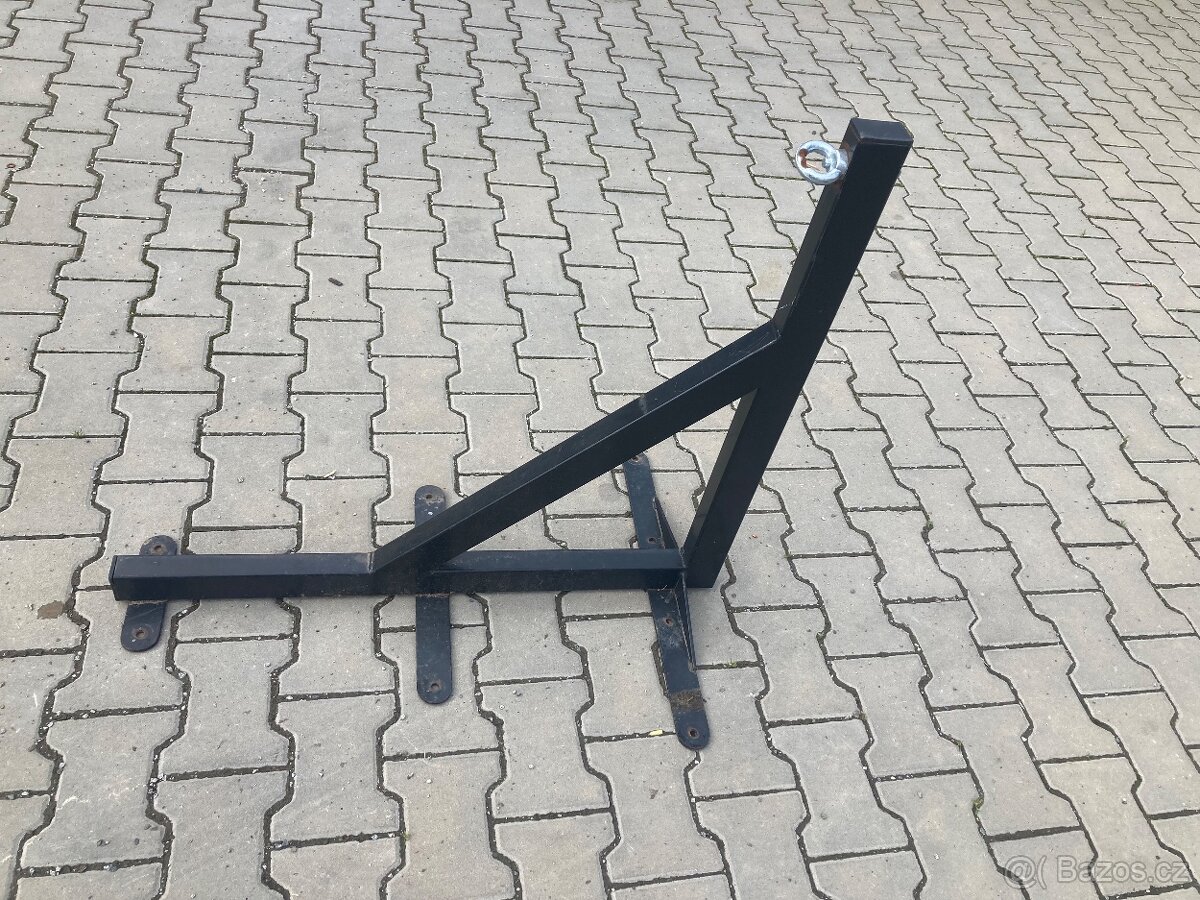 Držák masivní na boxovací pytel