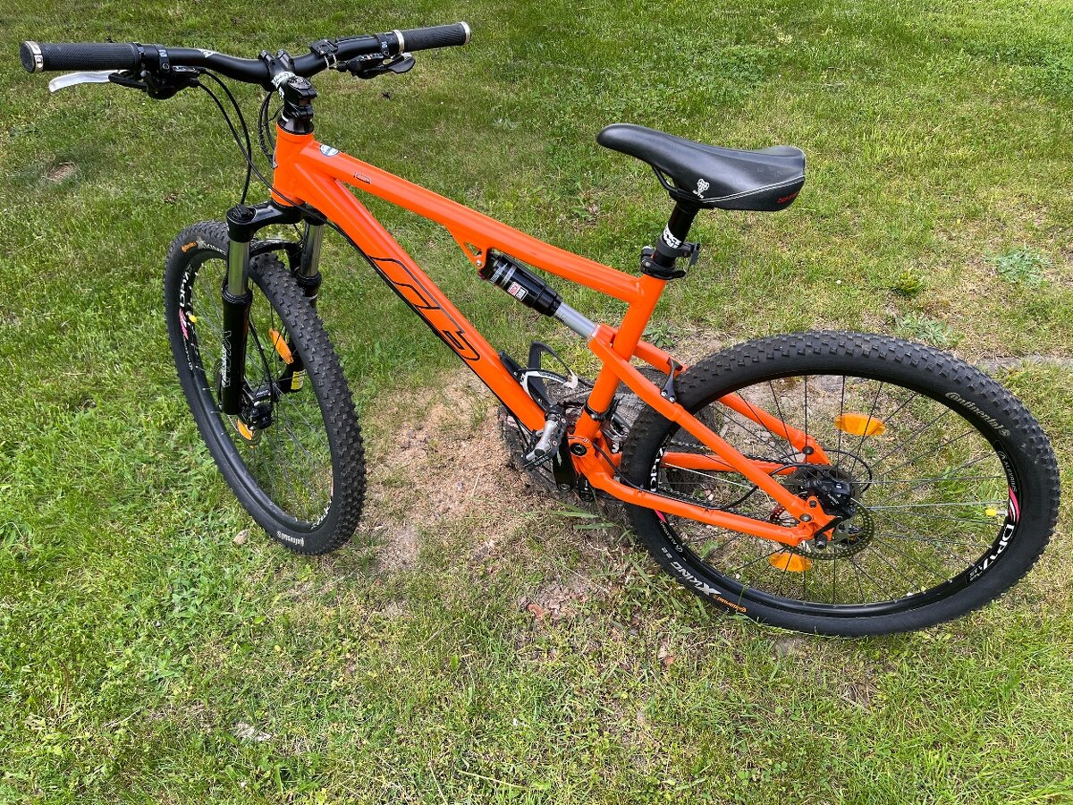 Horské celoodpružené kolo RB IQ od české firmy Race Bike