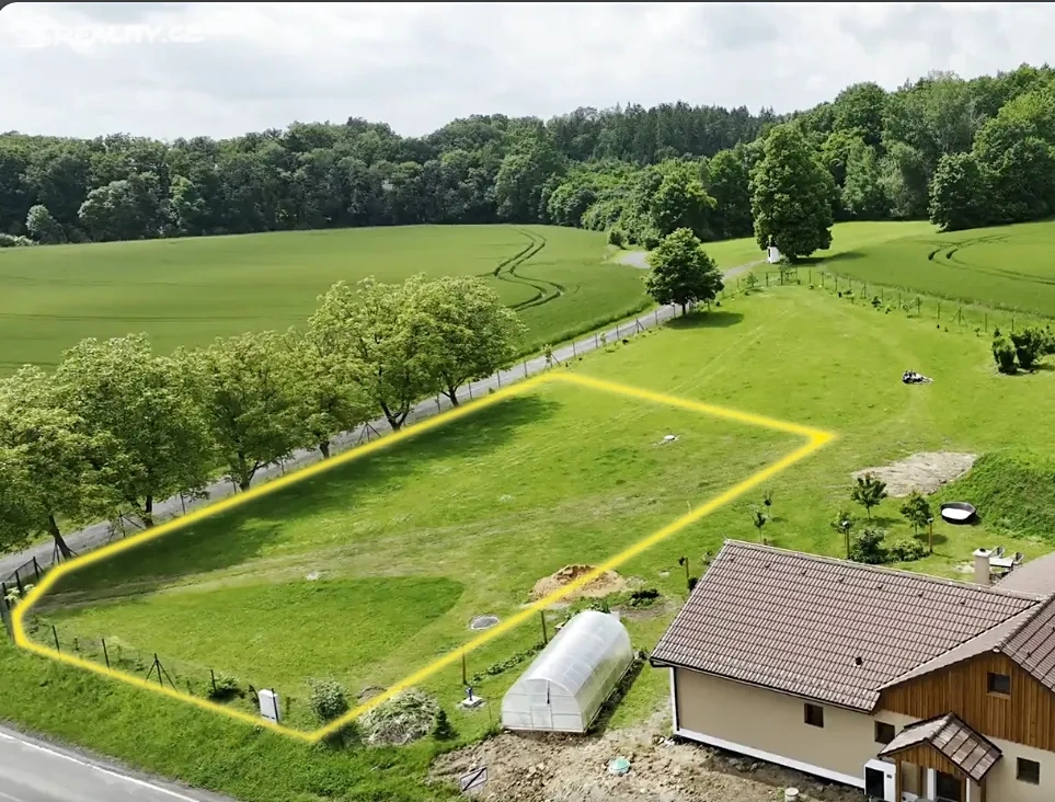 Stavební pozemek 1 400 m² na krásném místě u lesa