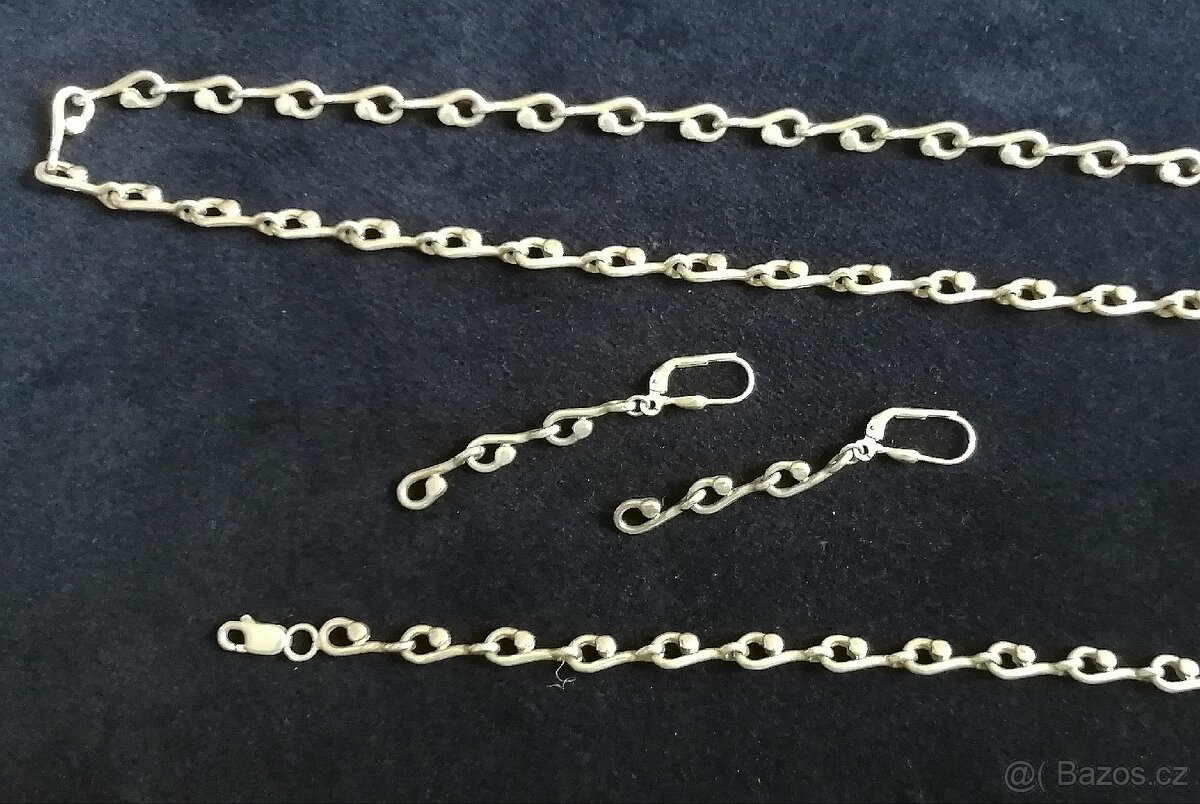 Stříbrný náhrdelník s náramkem a naušnicemi