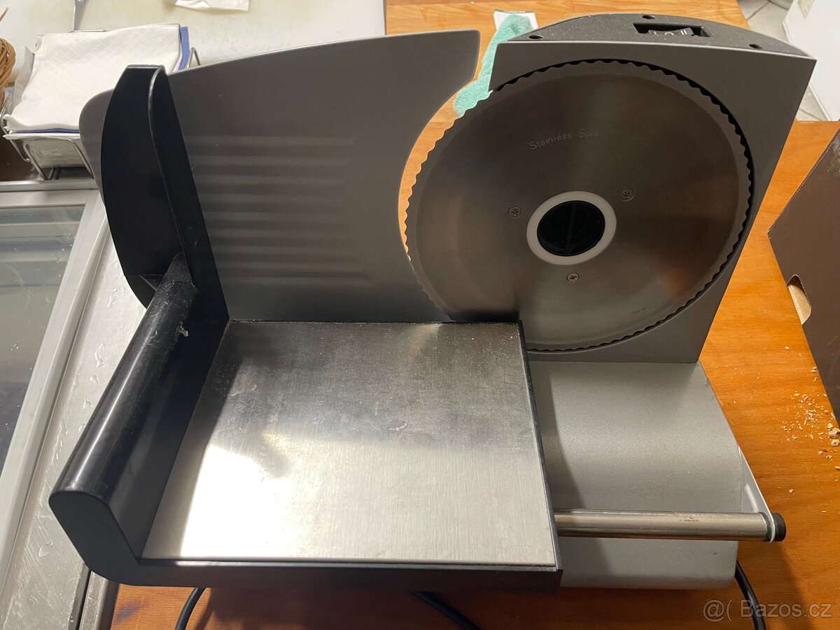 Kráječ na chleba Hyundai