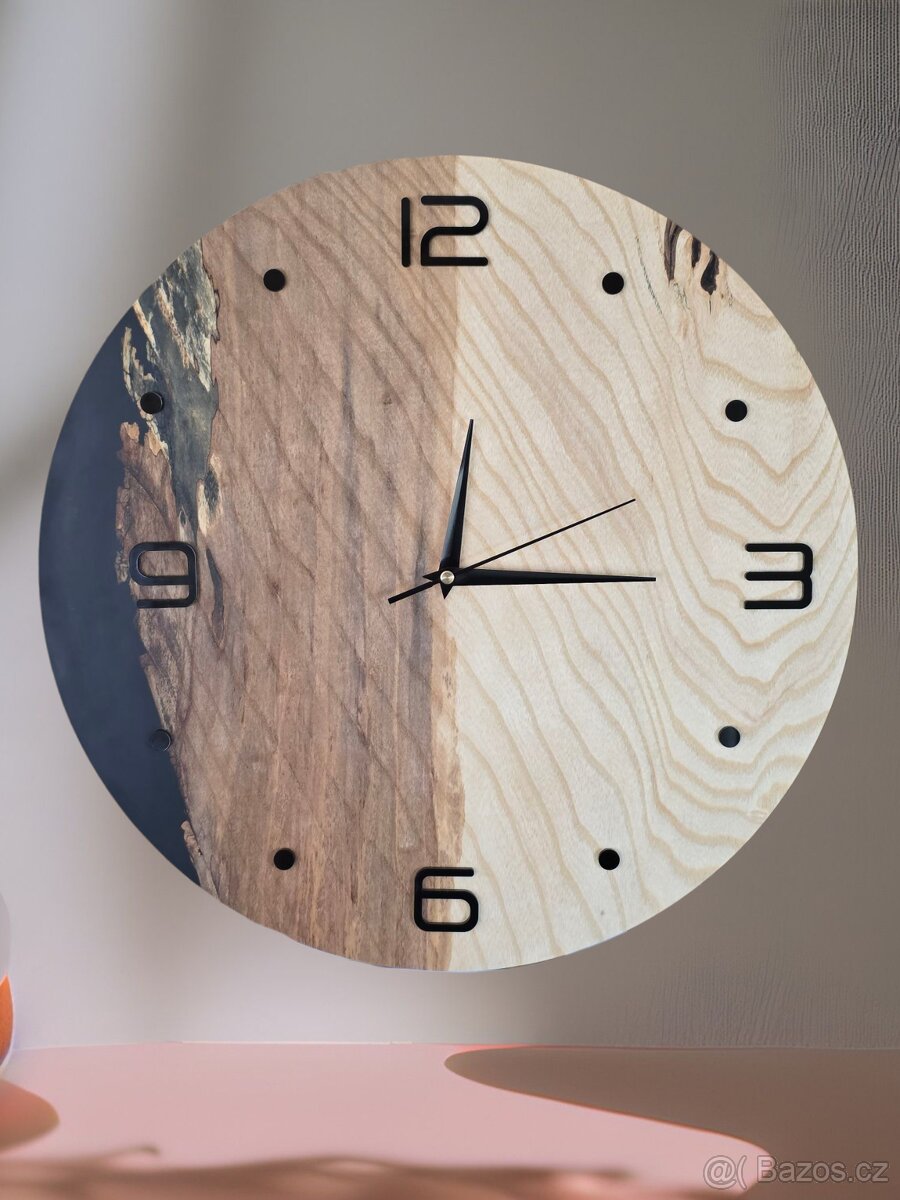 epoxidové hodiny jasan - BLACK and WOOD 36,5 cm