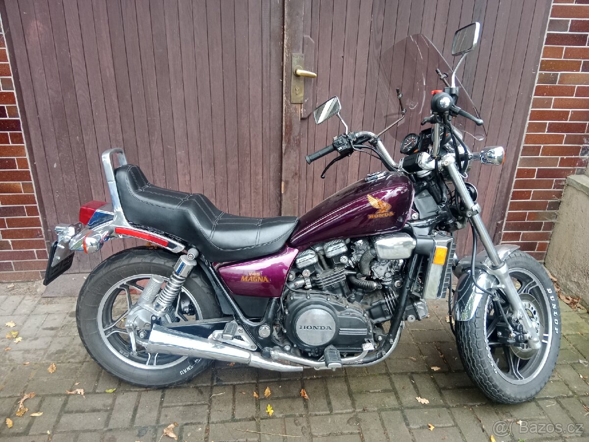 Honda VF 700c Magna