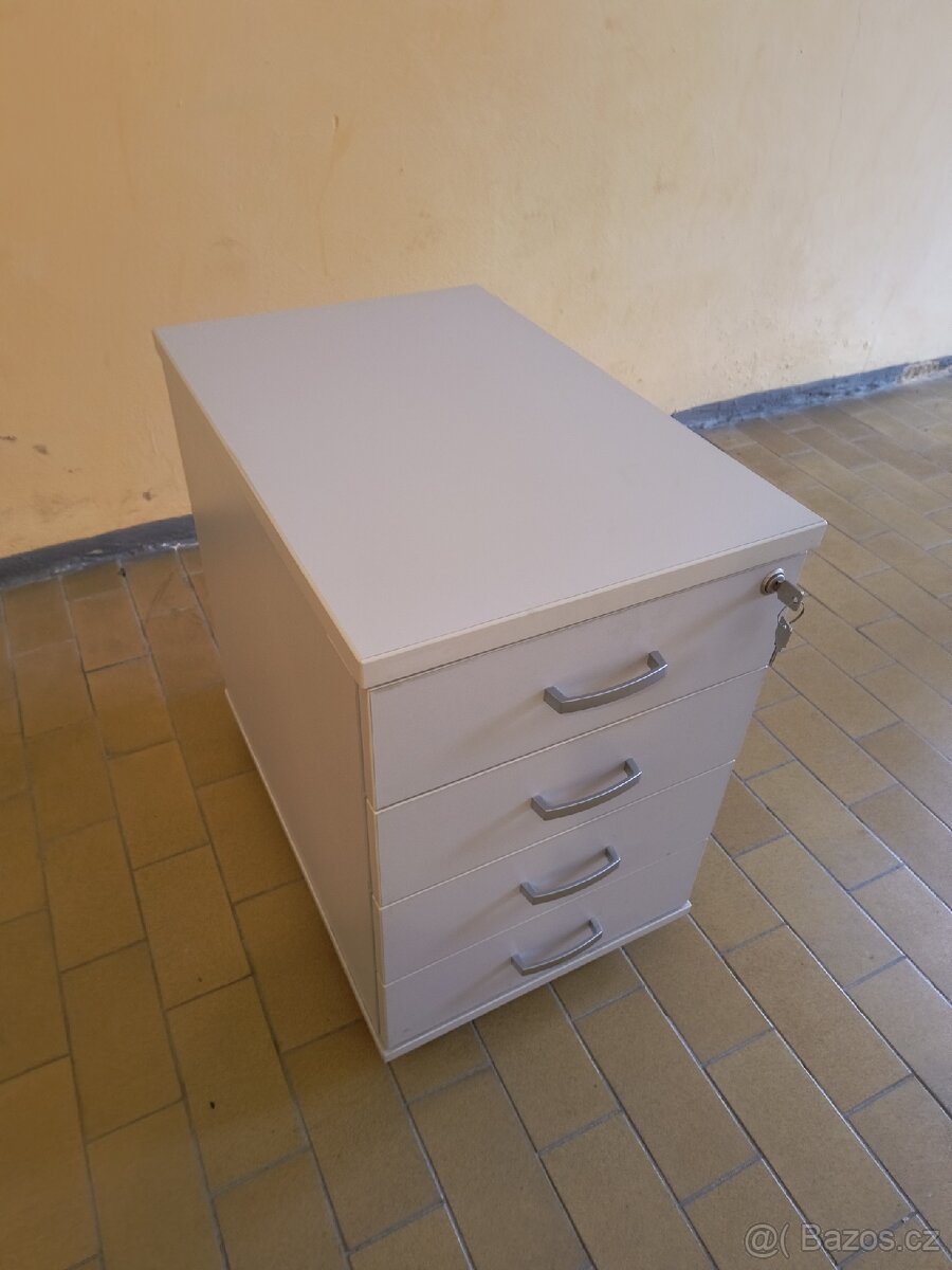 Zásuvkový kontejner na kolečkách