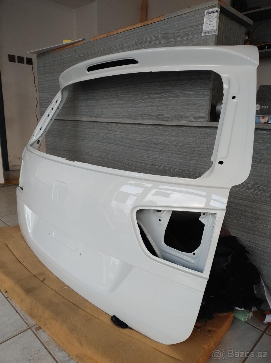 Seat Alhambra - páté dveře - bílá