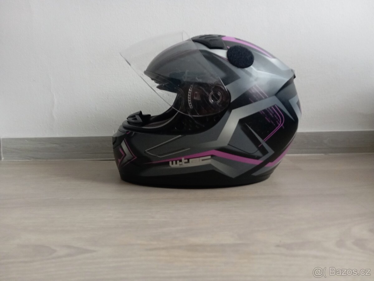 Integrální motocyklová helma