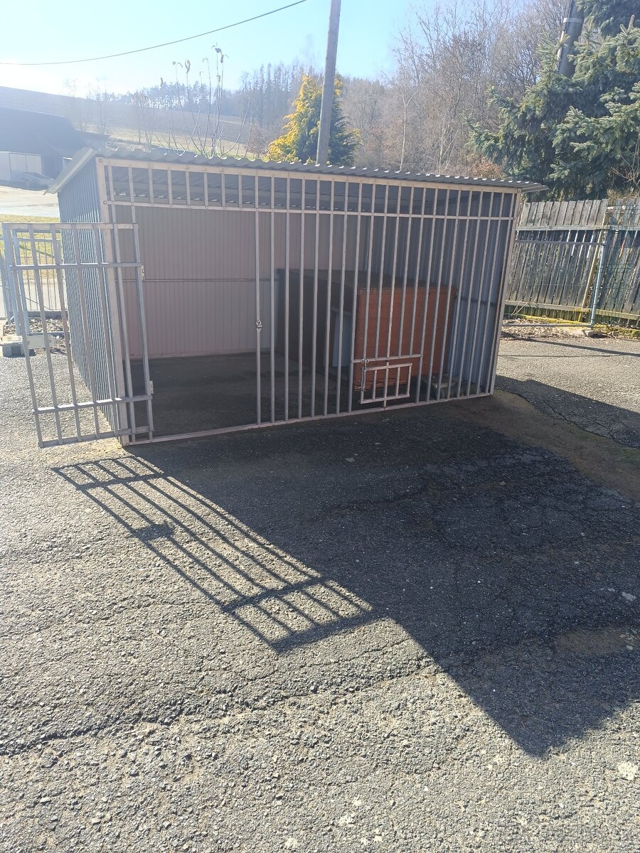 Kotec na psa včetně boudy