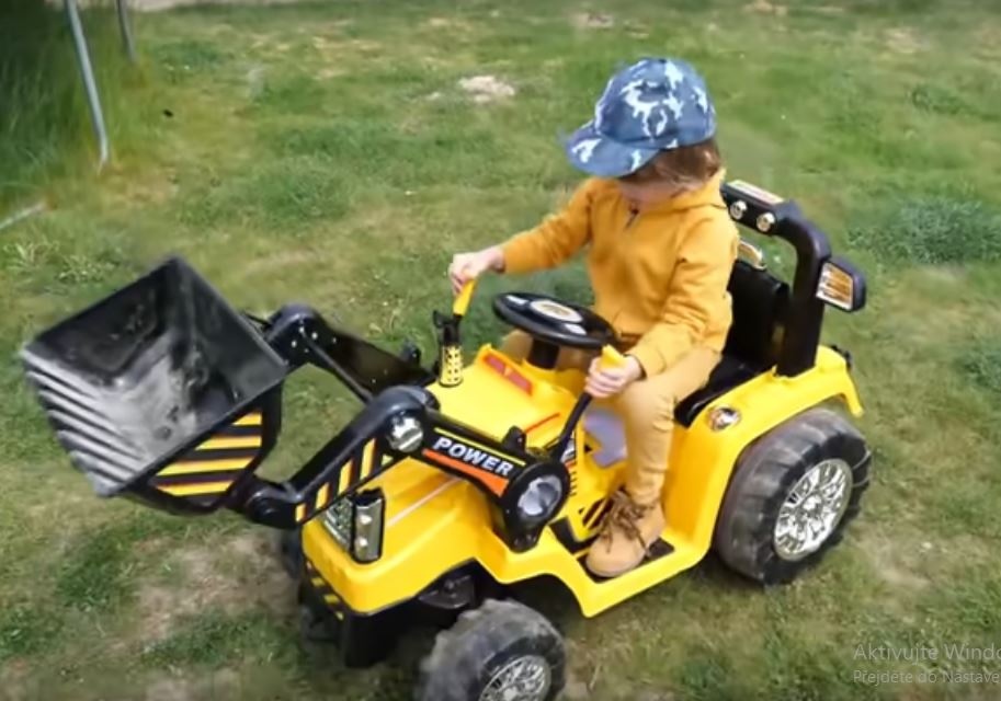 Nový elektrický traktor - velká kola