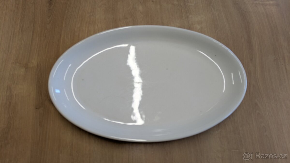 Oválný porcelánový talíř
