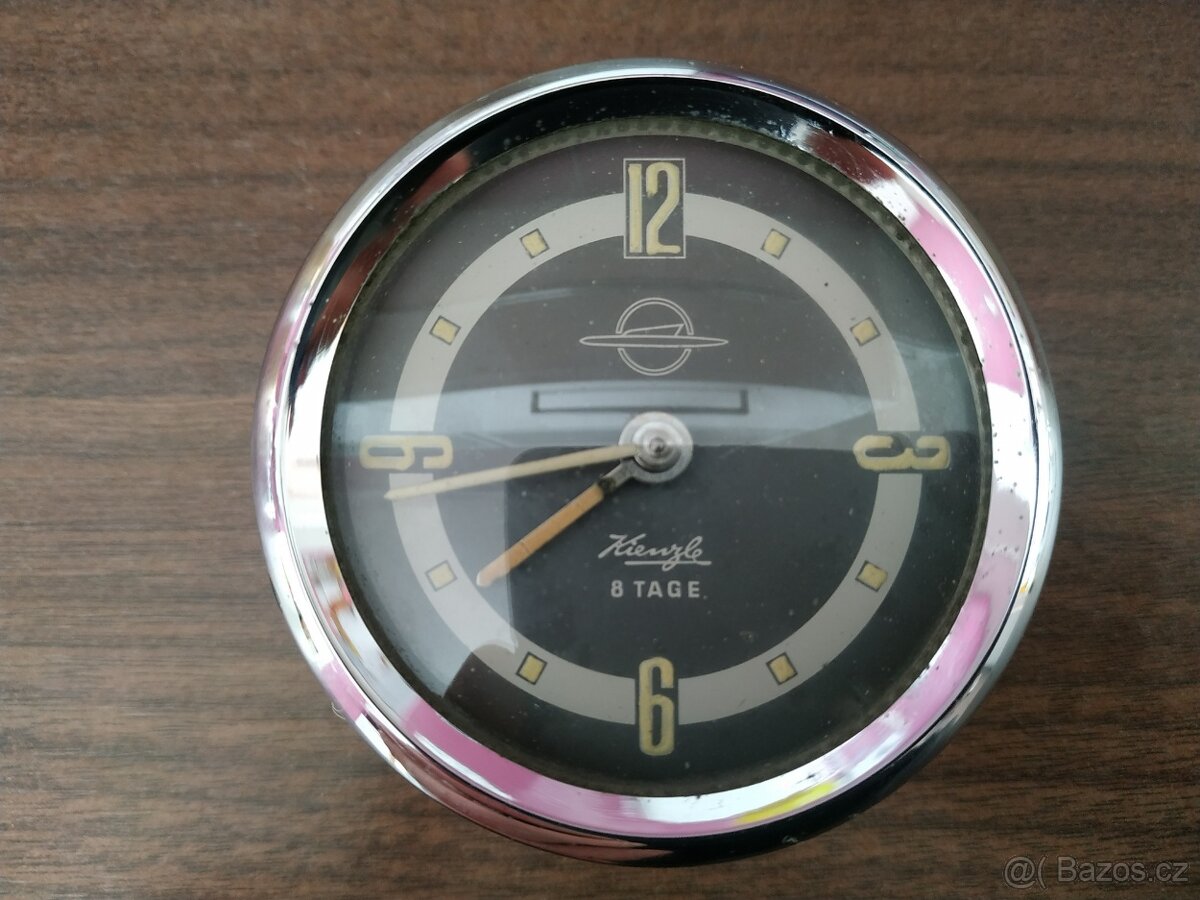 Auto hodiny Kienzle