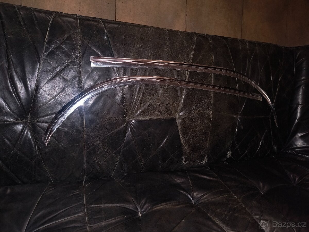Mercedes w 108 lišta pod přední okno