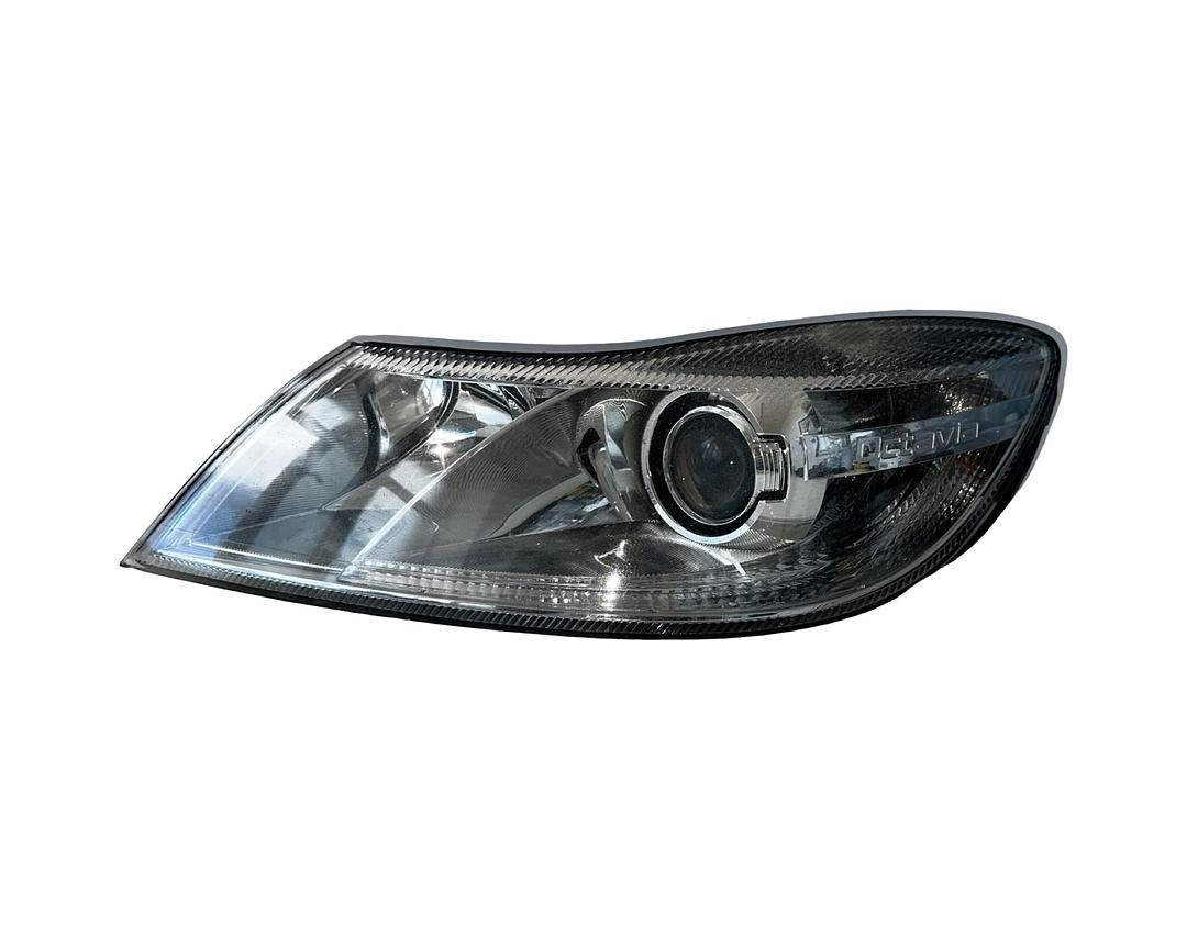 Levé přední světlo xenon 1Z1941015G Škoda Octavia 2 FL 2011