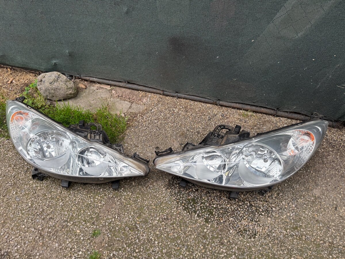 Přední světla Peugeot 207