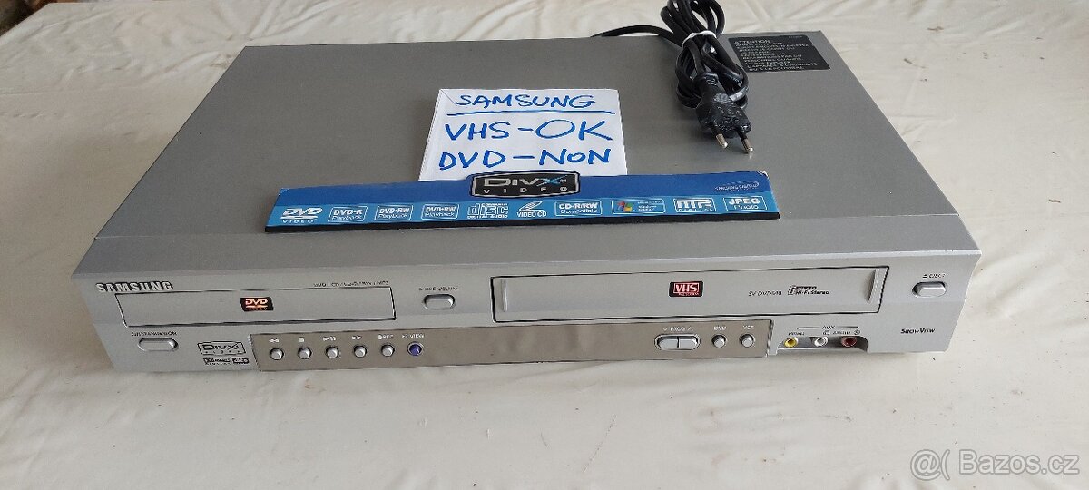 kazetový VHS přehrávač