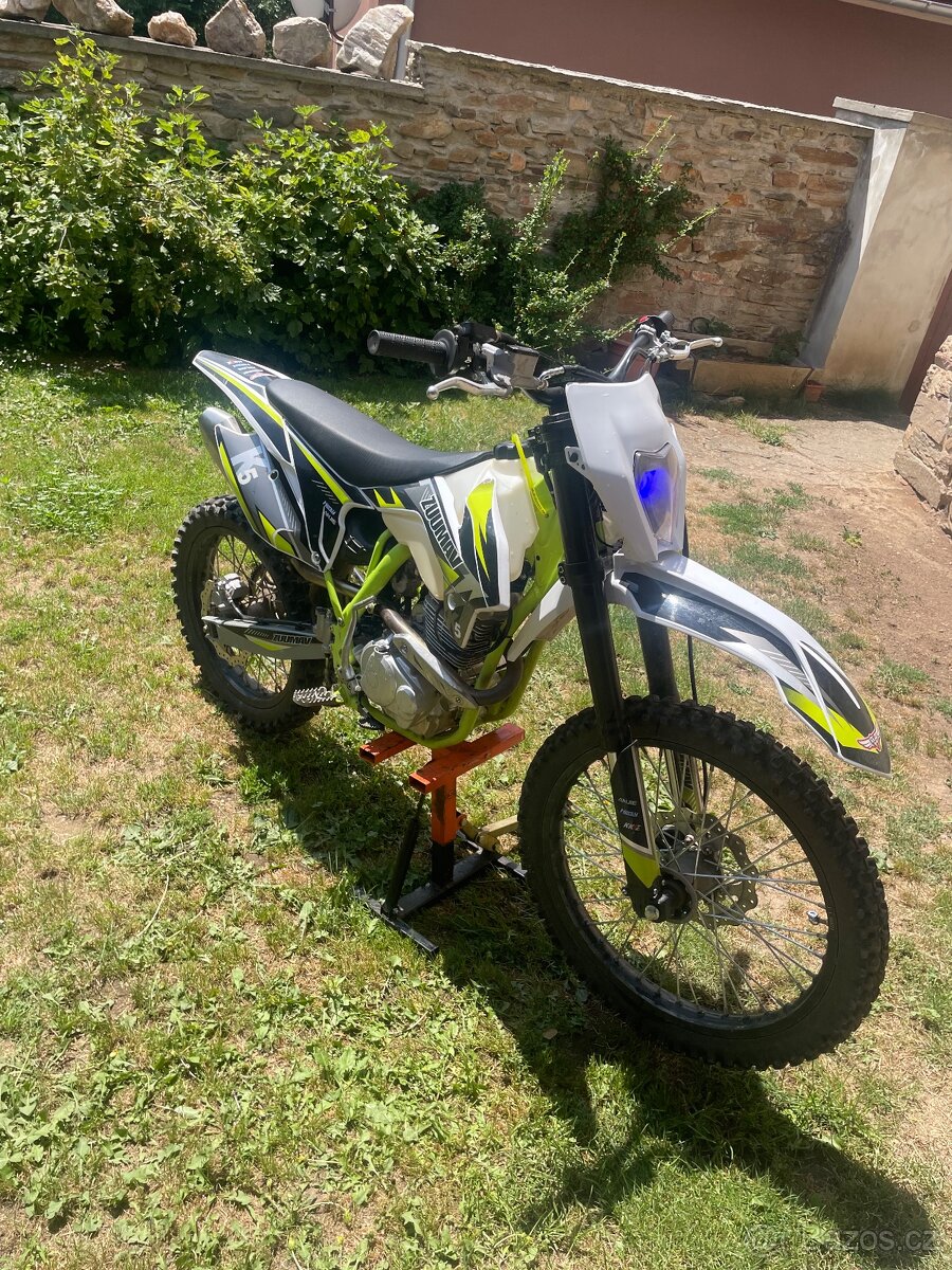 Prodám Zumavv k5 250ccm 21/18