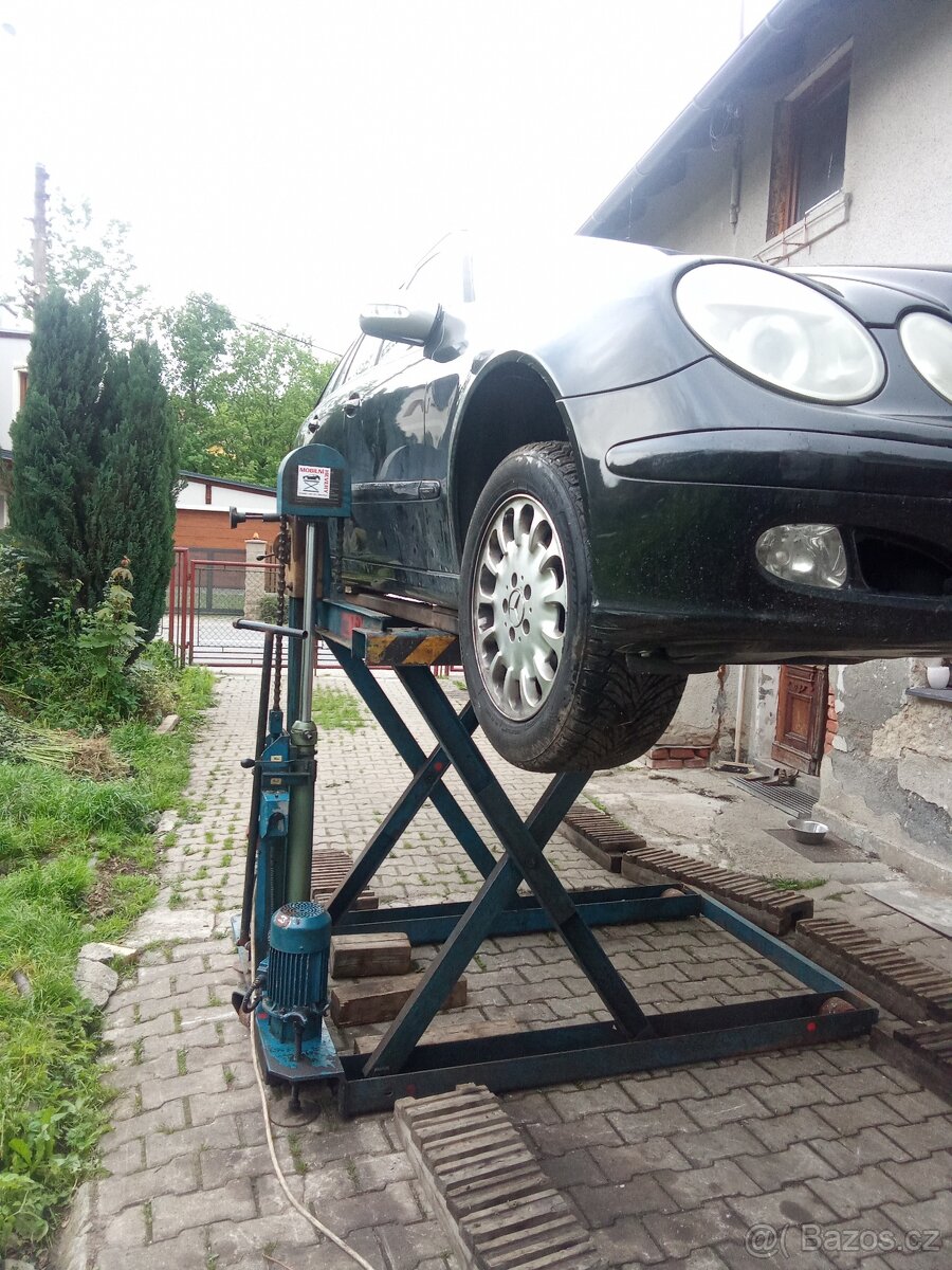 Nůžkový zvedák do 2t