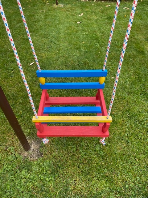 Dřevěná houpačka