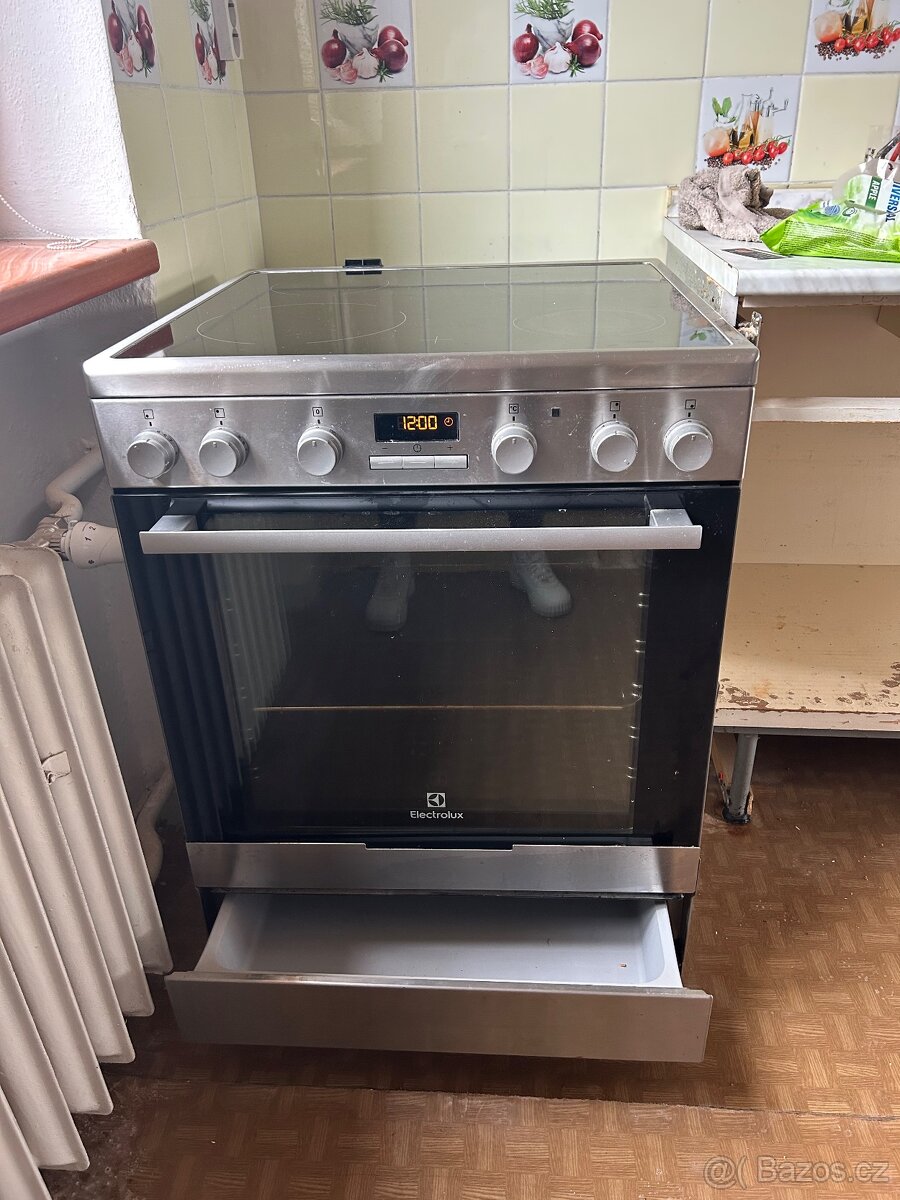 Sporák Electrolux EKC6430AOX – sklokeramická deska, nerez,