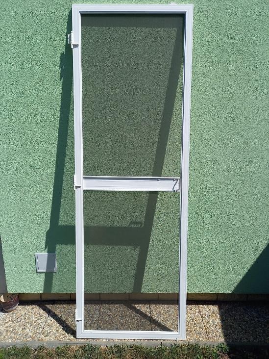 Prodám zánovní dveřní protihmyzovou síť v hliníkovém rámu