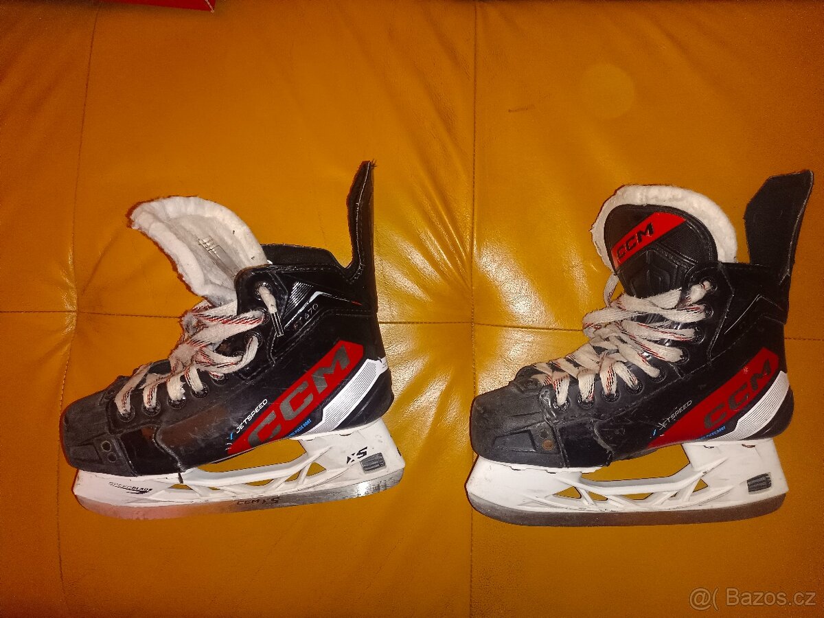 Juniorské brusle CCM JETSPEED FT670 JR REGULAR
