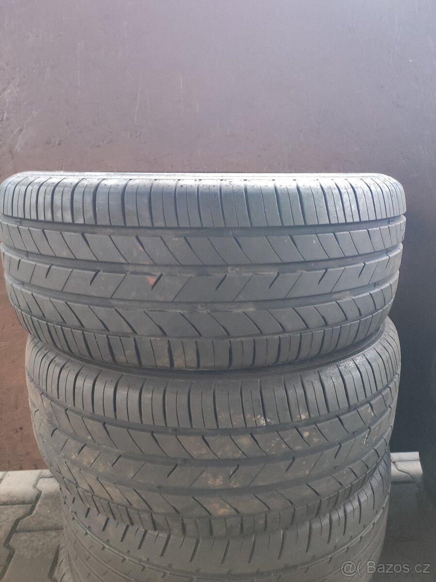 235/45 zr17 97W..kumho Ecsta letní